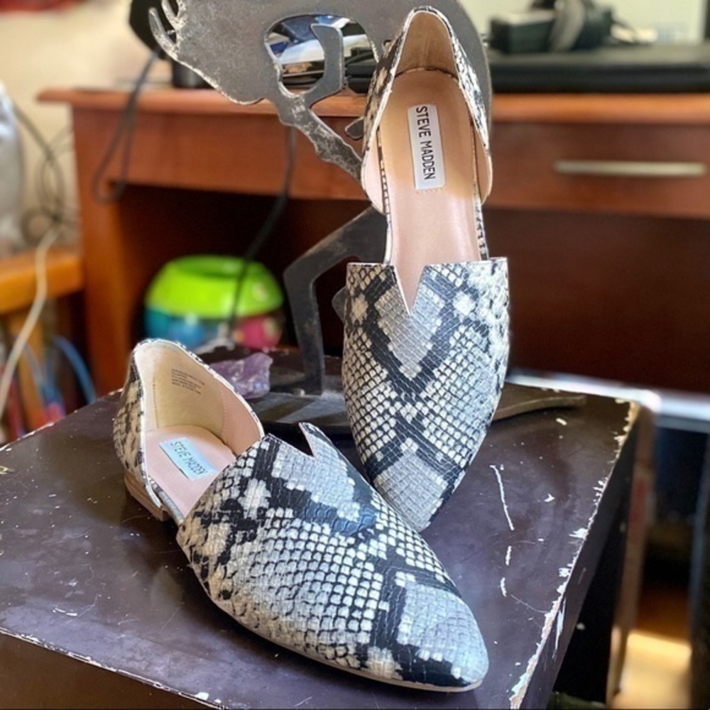 💐HP! Steve Madden Snakeskin Pointy Toe Flats